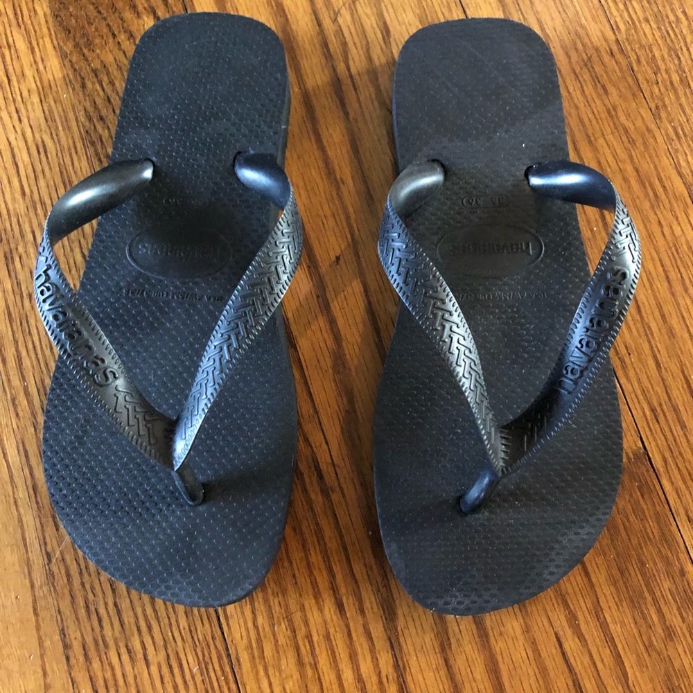 Black Havaianas size 35-36.